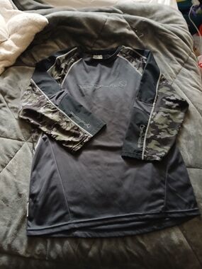 Endura Men’s Long Sleeve Performance Shirt - Gray with Camo Sleeves